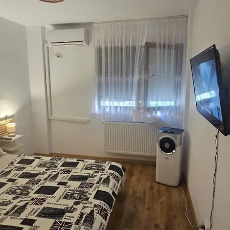 Cornel Mare Apartman *