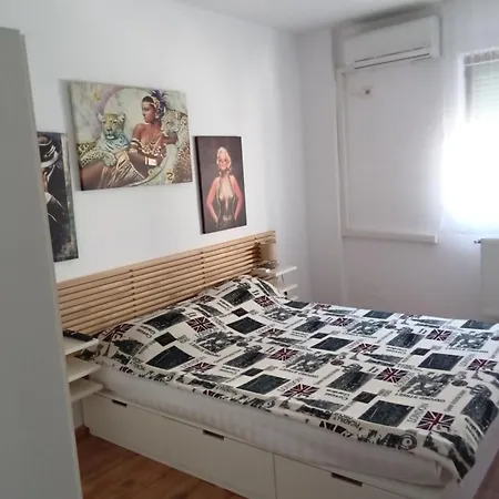 Cornel Mare Apartman
